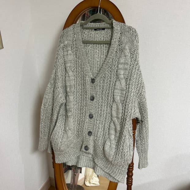 그레이 꽈배기 루즈핏 니트 가디건