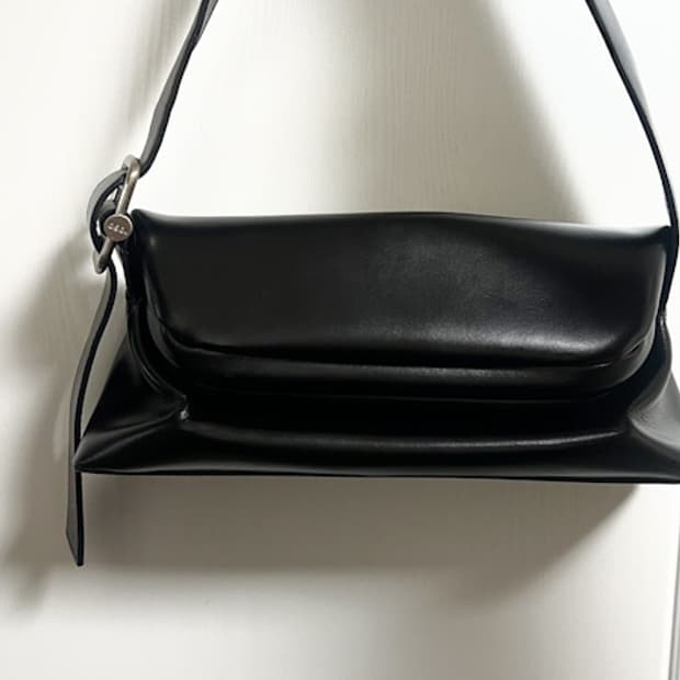 오소이 folder brot 폴더 숄더백 블랙