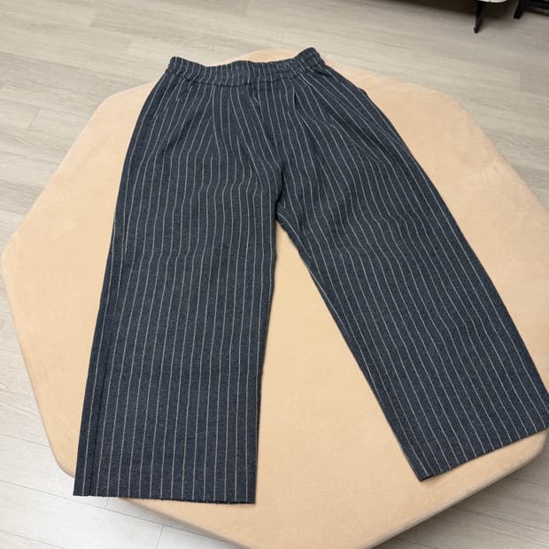 영국 신사가 애용할뻔한 와이드 스트라이프 팬츠