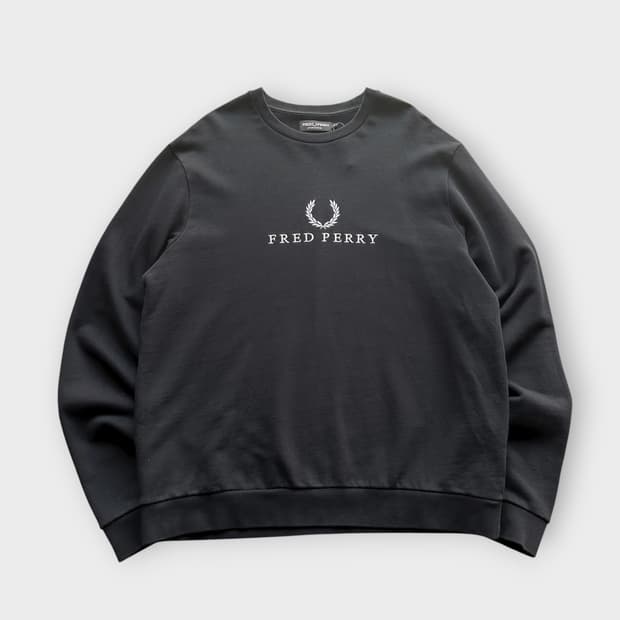 프레드페리 블랙 스펠아웃 맨투맨