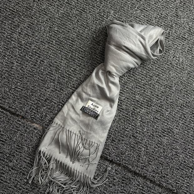 아크네 스튜디오 버진 울 미니멀 머플러 그레이 2206