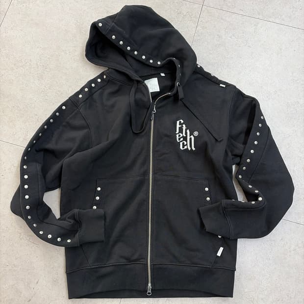 페치 선데이 블랙 스터드 후드 집업