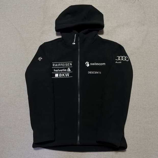 데상트 아우디 플리스 후디 자켓