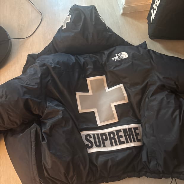슈프림 노스페이스 서밋패딩 L