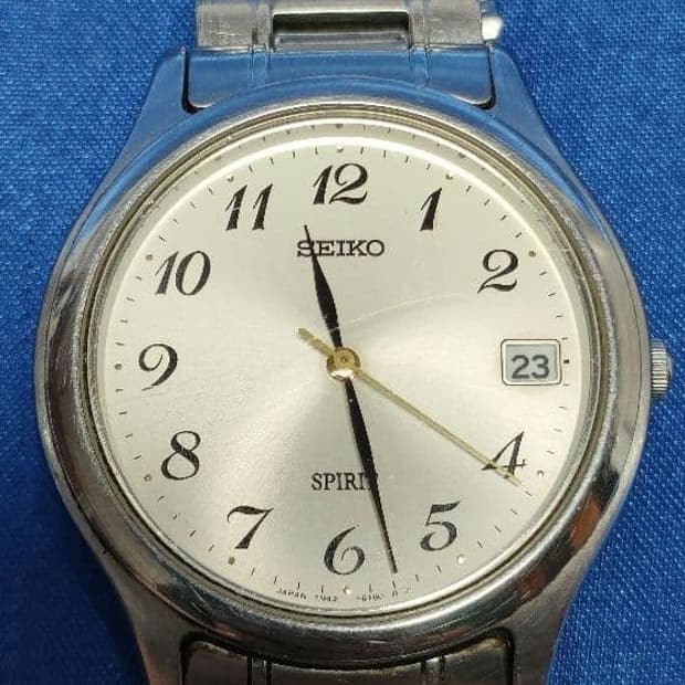 세이코 스피릿 빈티지 쿼츠 시계