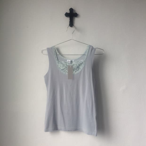 Lace point sleeveless