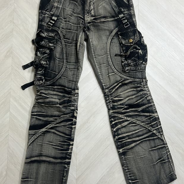 gray crack washing cago pants