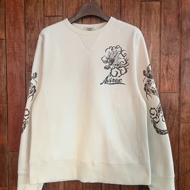 아비렉스 90's 드래곤 프린트 맨투맨