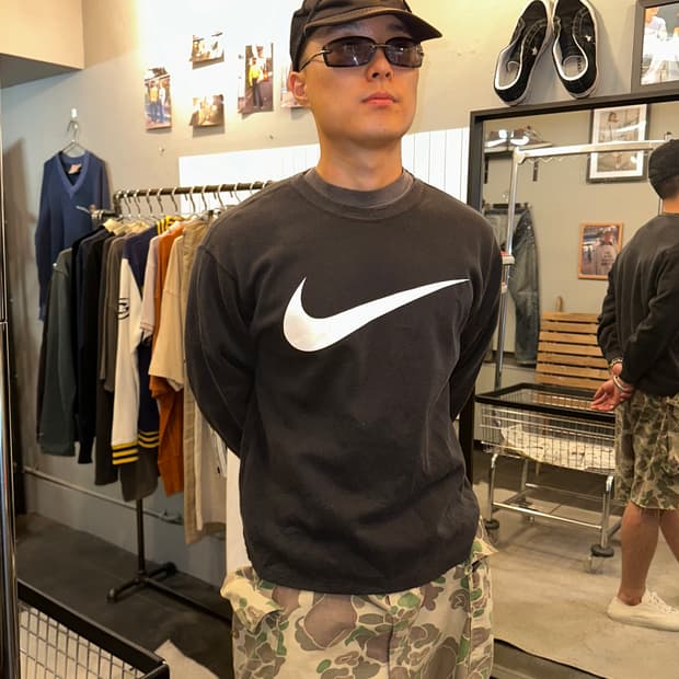 90’s Nike Swoosh logo fading sleeve