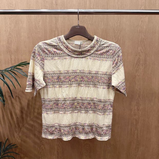 살바토레 페라가모 반팔 니트 티셔츠 멀티 패턴 스트라이프 디테일 베이지