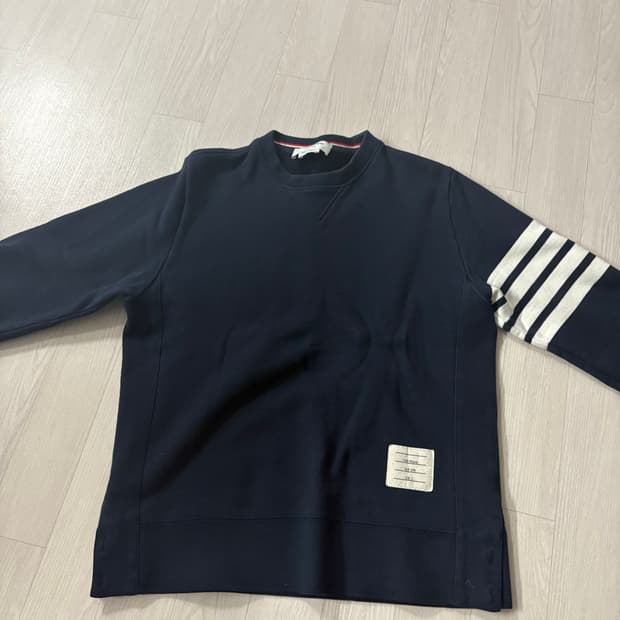 톰브라운 맨투맨 3사이즈