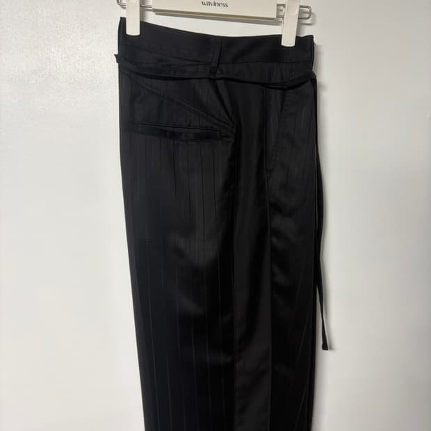 25fw 웨이비니스 딥원턱 사이드 라인 트라우저 블랙 스트라이프 1