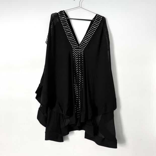 beads work layered top / black