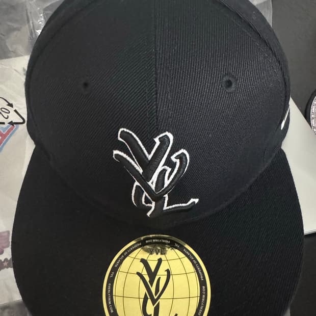 플레이보이카티 yvl 스냅백 오피움 모자
