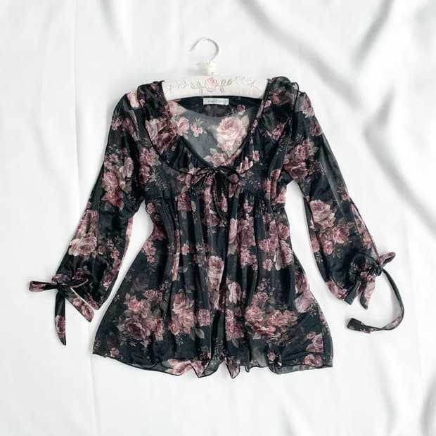 Rosa cherry ♥ 로사체리 블랙페어리 트임 블라우스