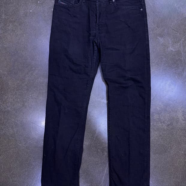 디젤 부스터 레귤러 슬림 테이퍼드핏 블랙진 데님팬츠 31