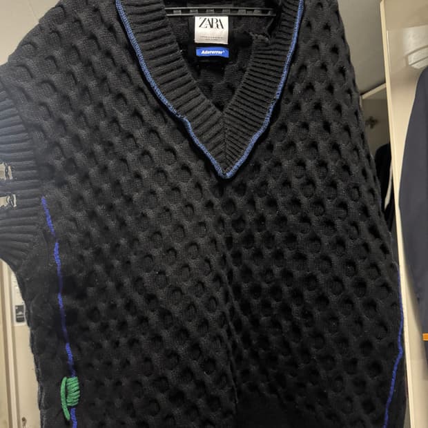 자라 아더에러 니트 베스트
