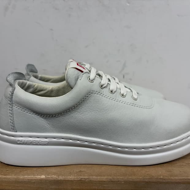 캠퍼 여성 스니커즈 245