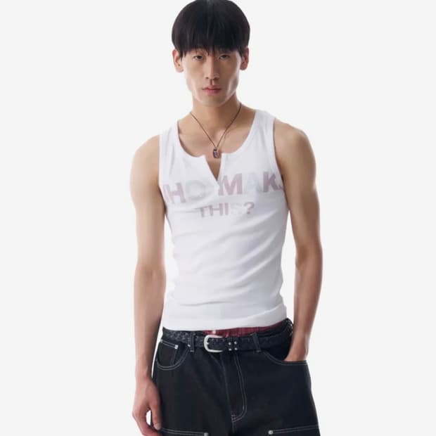 아캄 Rhinestone Slit Sleeveless (White)
