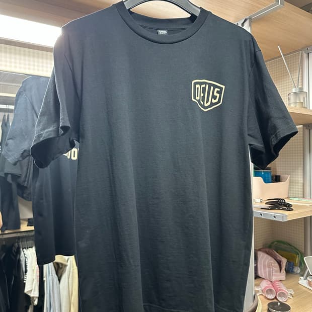 XL 데우스 엑스마키나 서울컬리지 반팔티셔츠 블랙