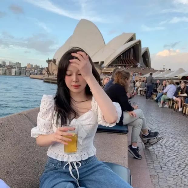 베르니 블라우스