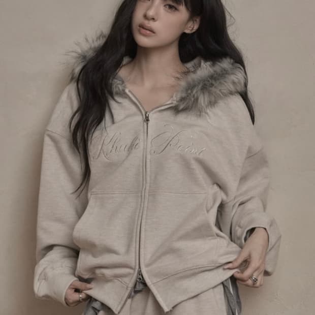 카키포인트 레터링 퍼 후드집업 (오트밀)