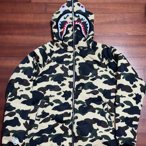 베이프 샤크 황계 패딩