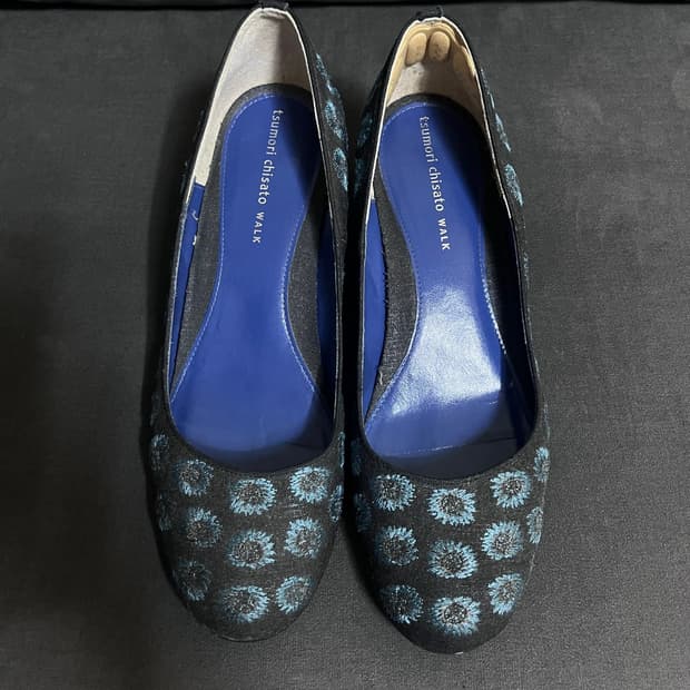 츠모리치사토 flower pumps