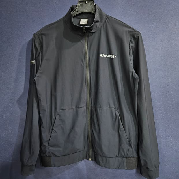 디스커버리 블랙차콜 남성 슬림핏 105 바람막이 집업자켓 