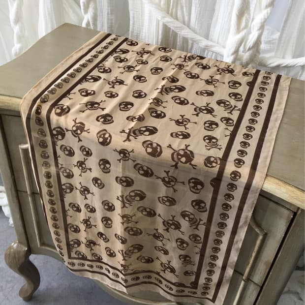 skull pattern scarf