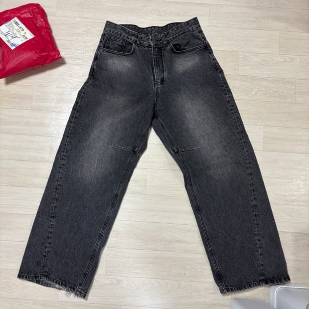 999휴머니티 CURVED HERITAGE DENIM PANTS