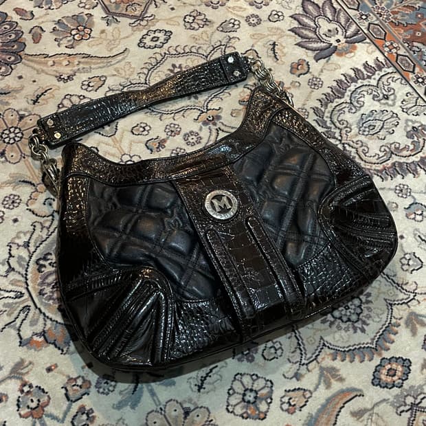 에나멜 레더 백