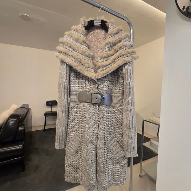 퍼 트리밍 밸트 니트 코트