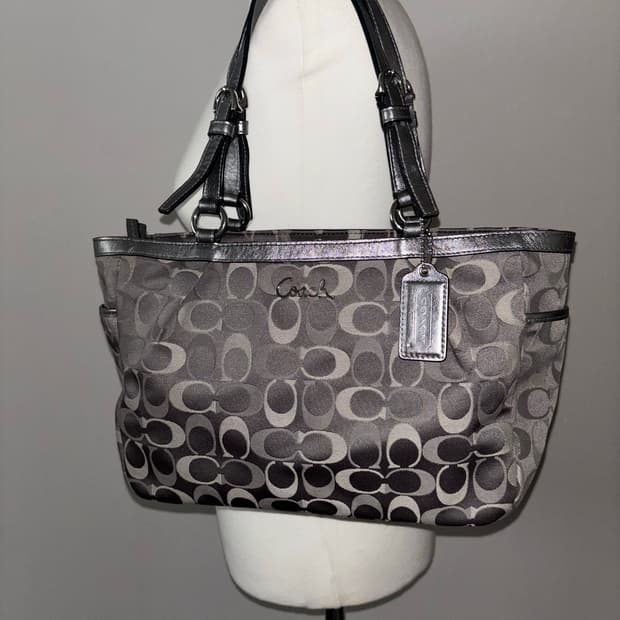 Coach vintage gray shoulder bag