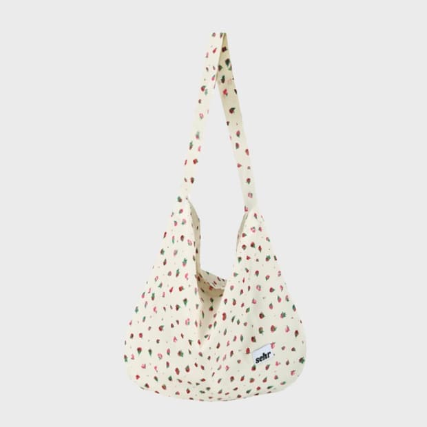 세르 sehr 딸기 패턴 가방