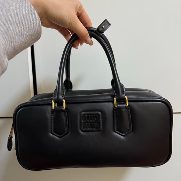 [미우미우] 아르카디 라지 블랙