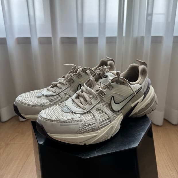 나이키 V2K 런 라이트 오어우드 브라운 (280 사이즈 / 시착 5회 