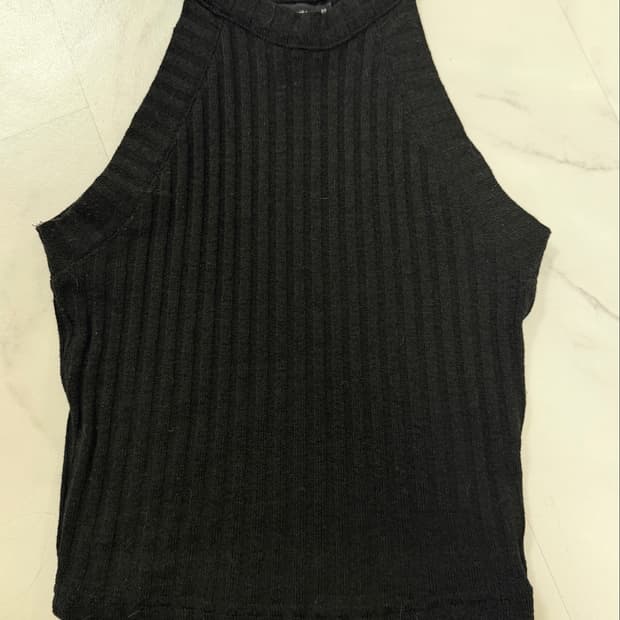 bershka 블랙 골지 홀터넥 나시탑