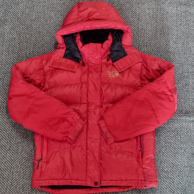 MOUNTAIN HARD WEAR — 레드 구스다운 자켓