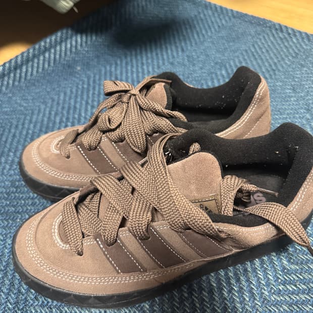 아디다스 아디매틱 어스스트라타 다크브라운(245)