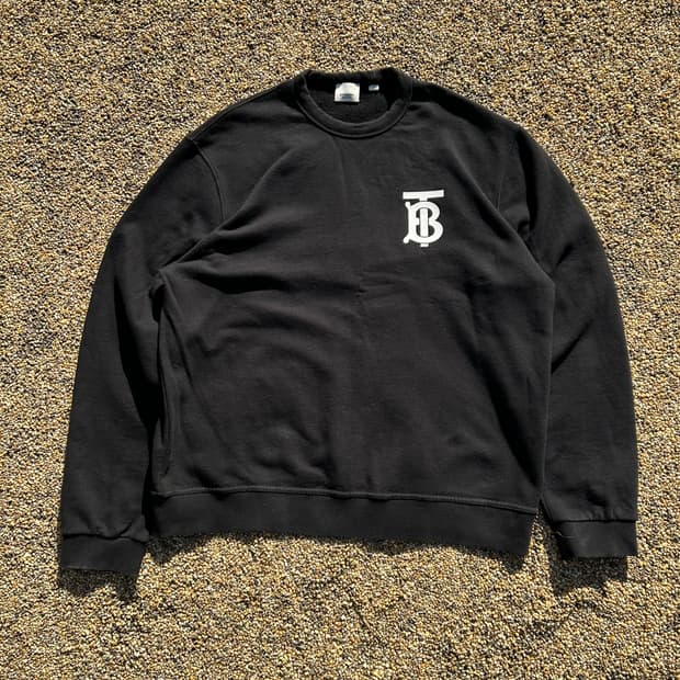 버버리(BURBERRY) 블랙 로고 맨투맨