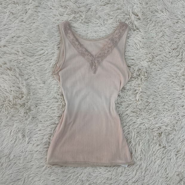 로즈 레이스 V넥 나시