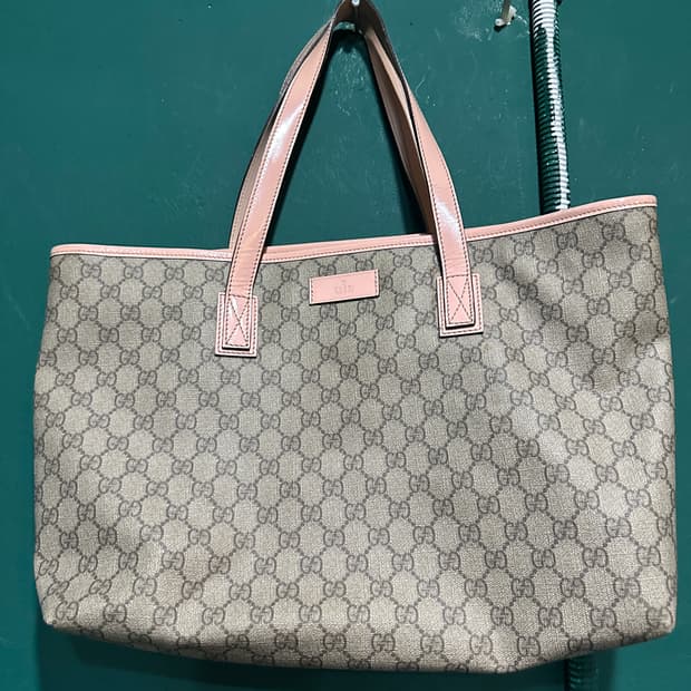 구찌 GG로고 쇼퍼백 딸기우유 