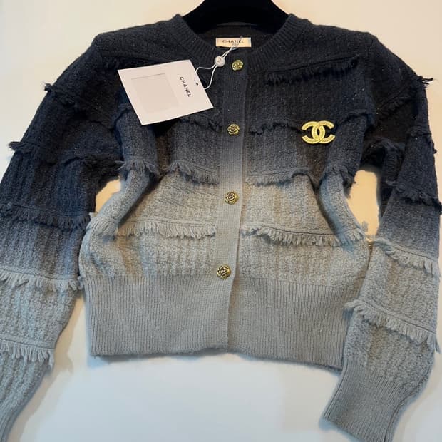 (새상품)샤넬가디건(브로치포함)