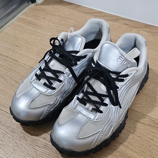 휠라 에샤페 실버문 235