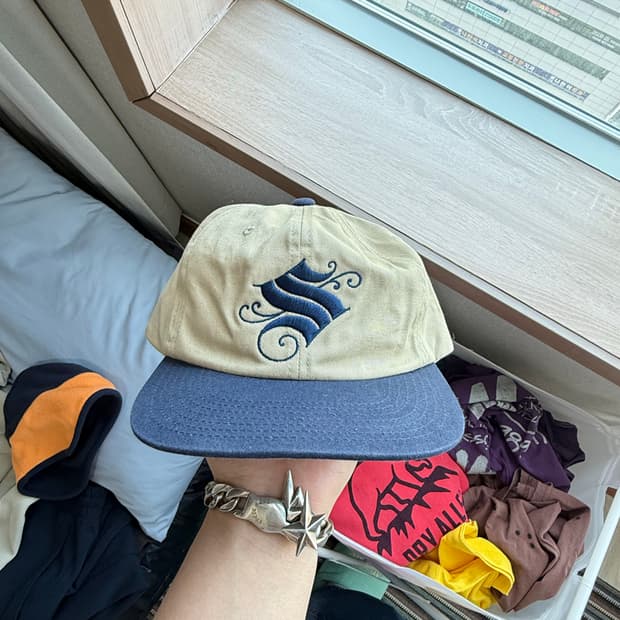 스투시 핀스트라이프 볼캡