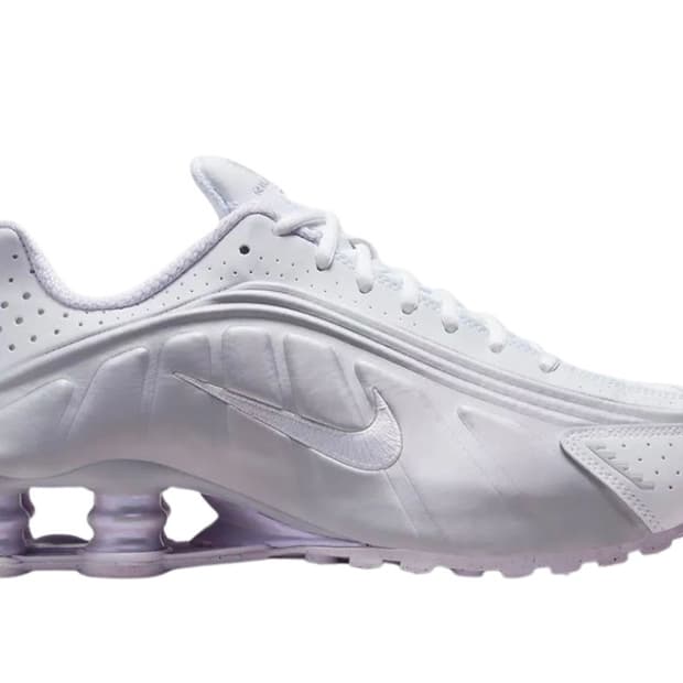 나이키 샥스 R4 화이트앤메탈릭 플래티넘230