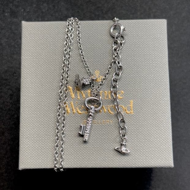 비비안웨스트우드 EUNICE 유니스 열쇠 펜던트 목 걸이