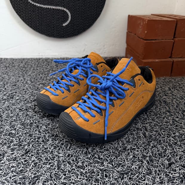 킨 (KEEN) 스웨이드 로우컷 하이킹 슈즈