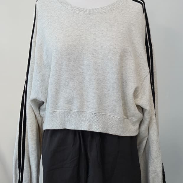 크롭 아이보리 맨투맨 